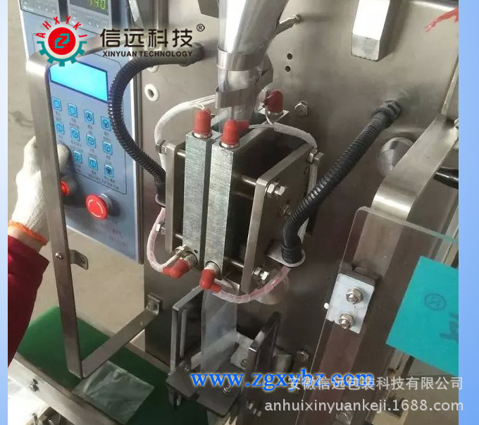 小灌裝機(jī)2