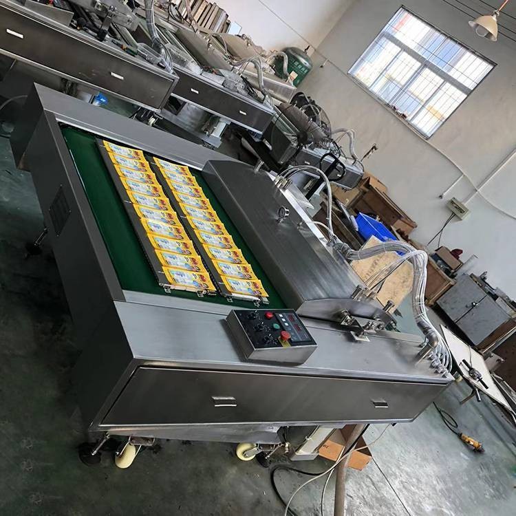 酸菜全自動(dòng)包裝機(jī) 利永杰牌預(yù)制菜真空機(jī) 滾動(dòng)式機(jī)械封口機(jī)