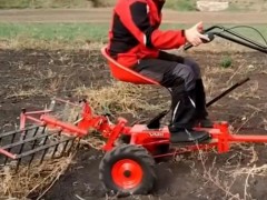 拖拉機除草機，一天除草15畝地，3000元造一臺